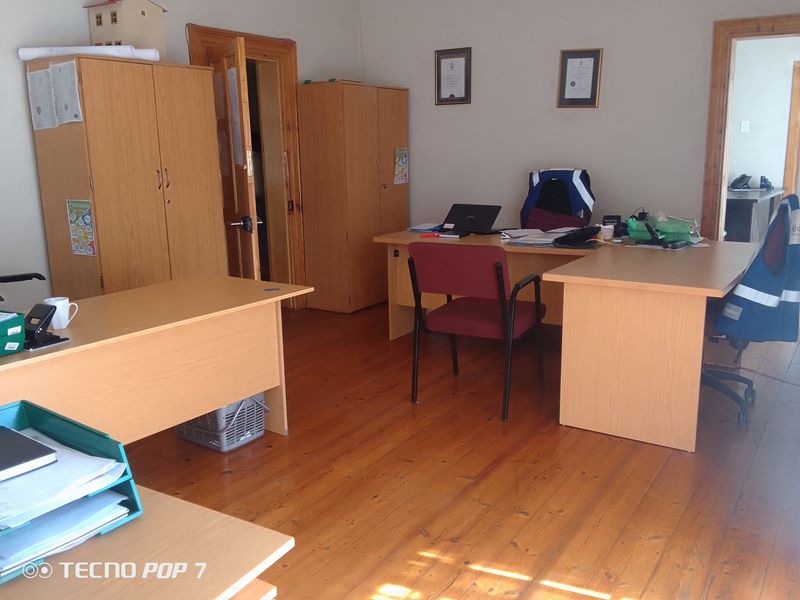 Sspacious 4 Bedroom Home with Flatlet in Miederpark Potchefstroom - Photo 6