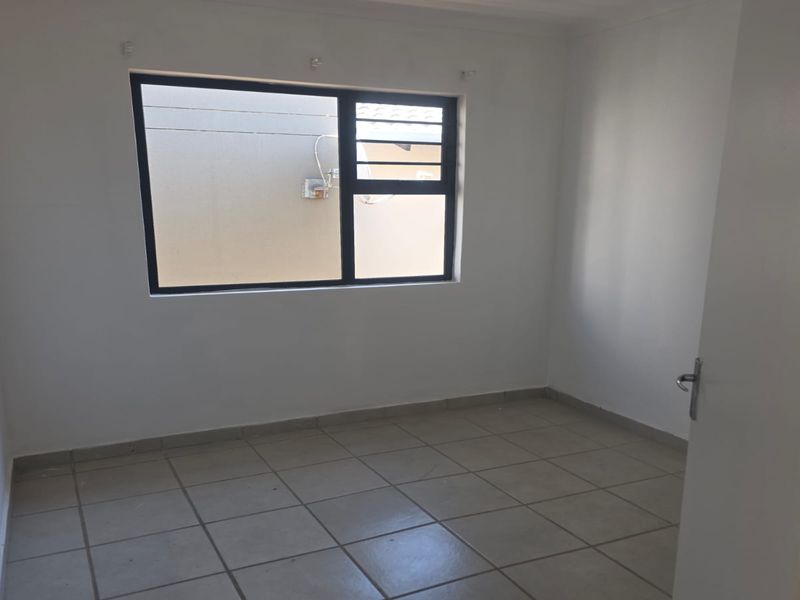 Negotiating Offers from R860 000 to R950 000 - Photo 9