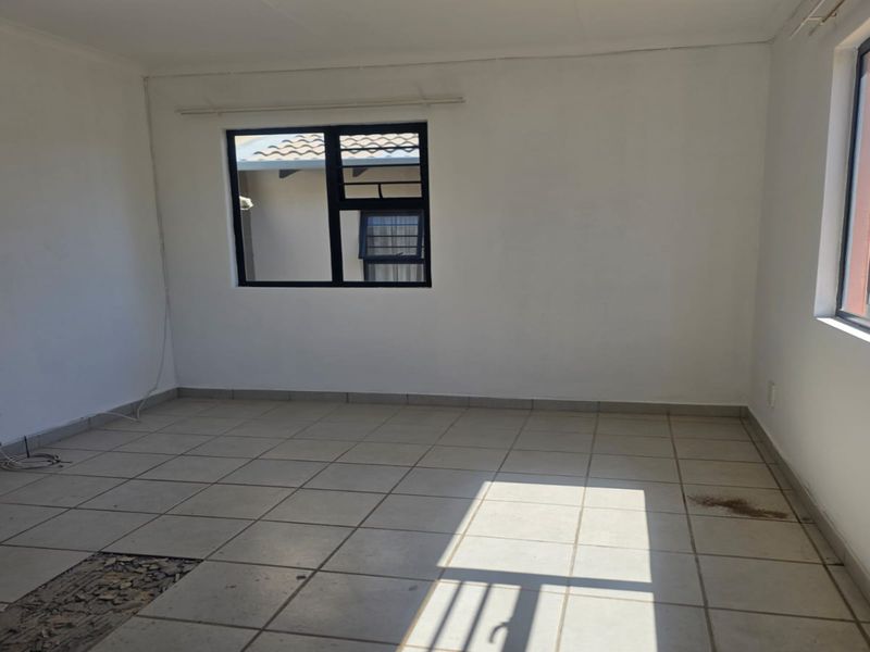 Negotiating Offers from R860 000 to R950 000 - Photo 6