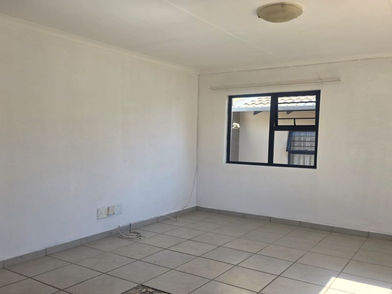 Negotiating Offers from R860 000 to R950 000 - Photo 7