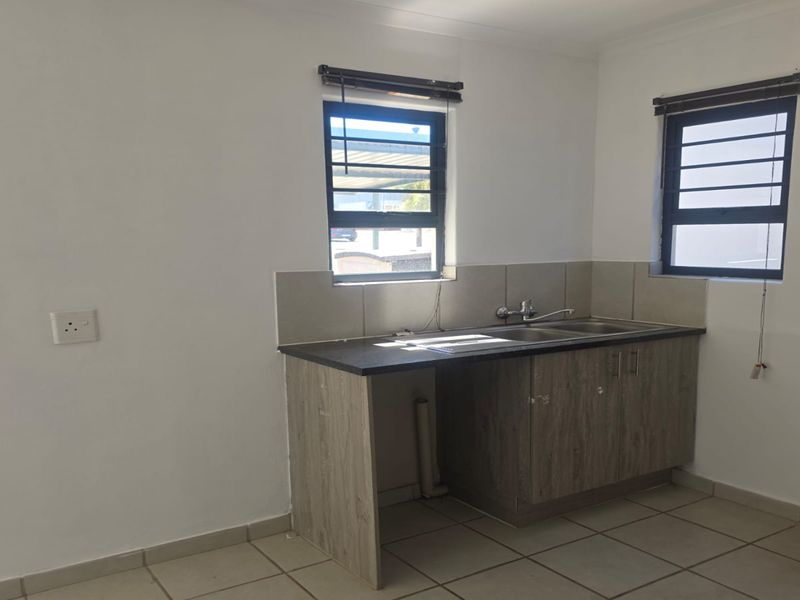 Negotiating Offers from R860 000 to R950 000 - Photo 5