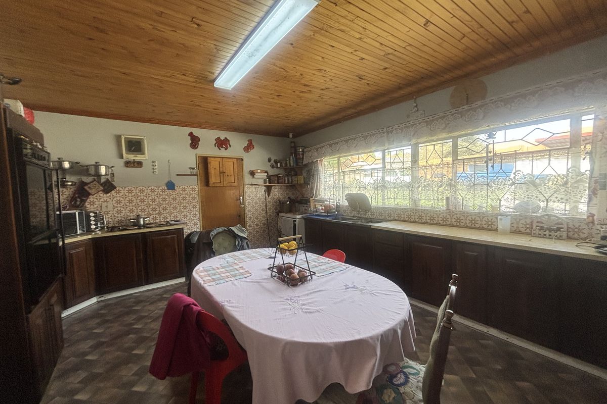 Owners on the Move - Large family home - Photo 2