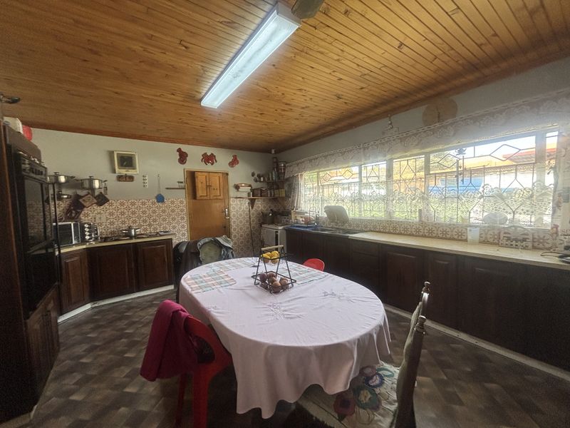 Owners on the Move - Large family home - Photo 2