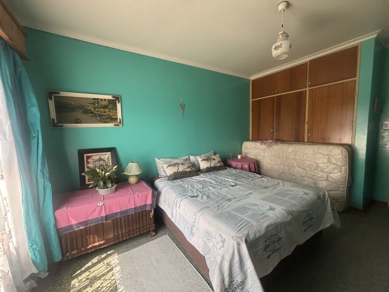 Owners on the Move - Large family home - Photo 10