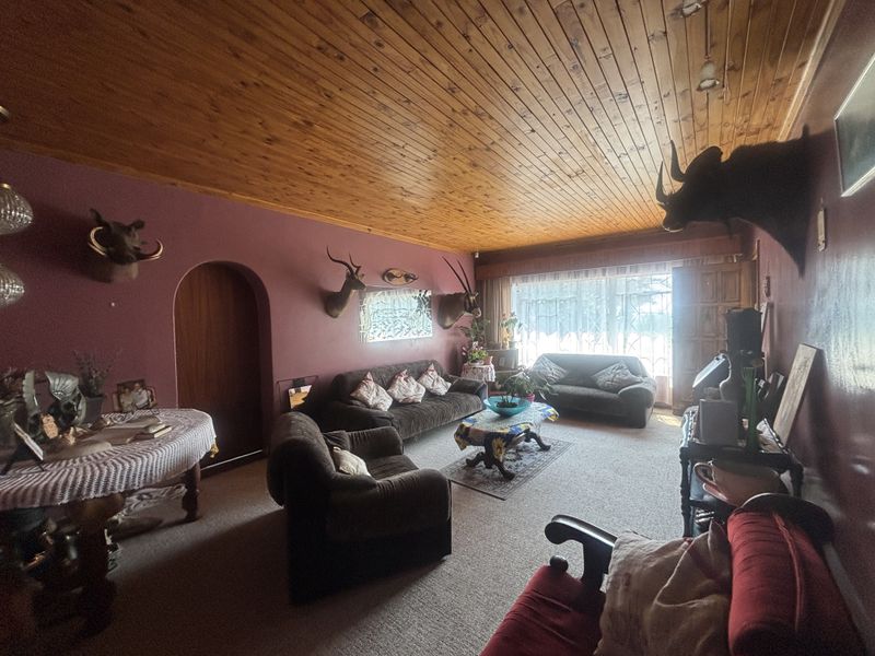 Owners on the Move - Large family home - Photo 6
