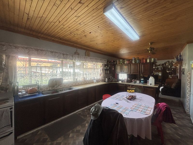 Owners on the Move - Large family home - Photo 3