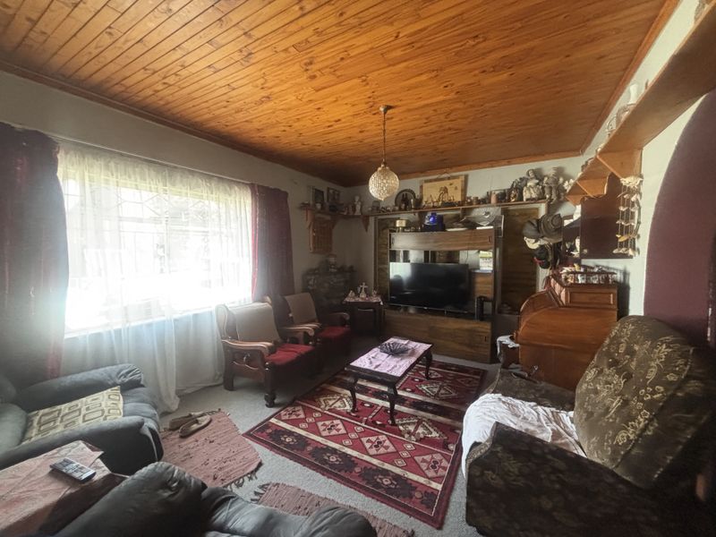 Owners on the Move - Large family home - Photo 4