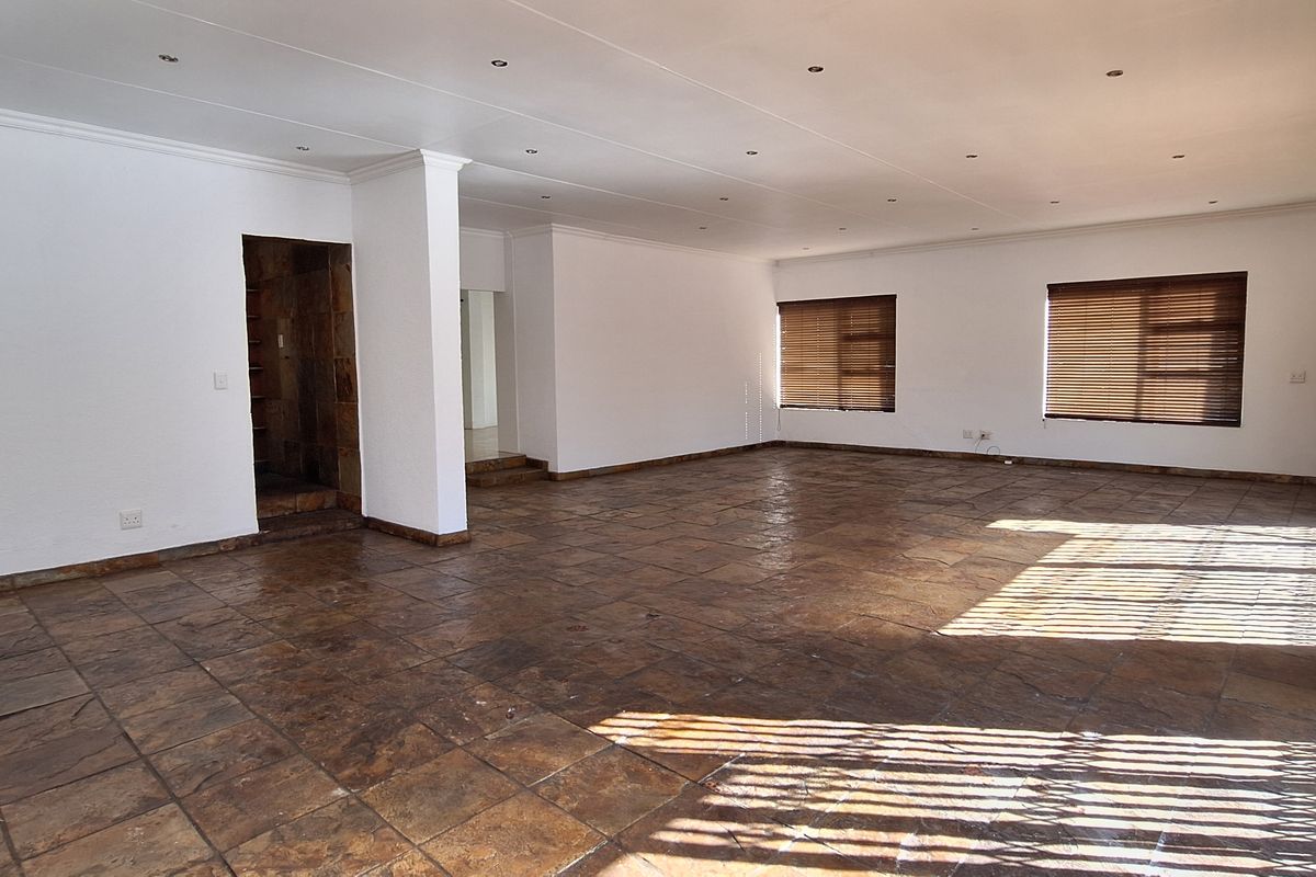 This Large Family house is situated in SW 5 Proper!!! - Photo 5