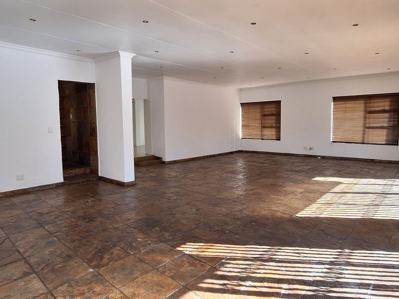 This Large Family house is situated in SW 5 Proper!!! - Photo 5