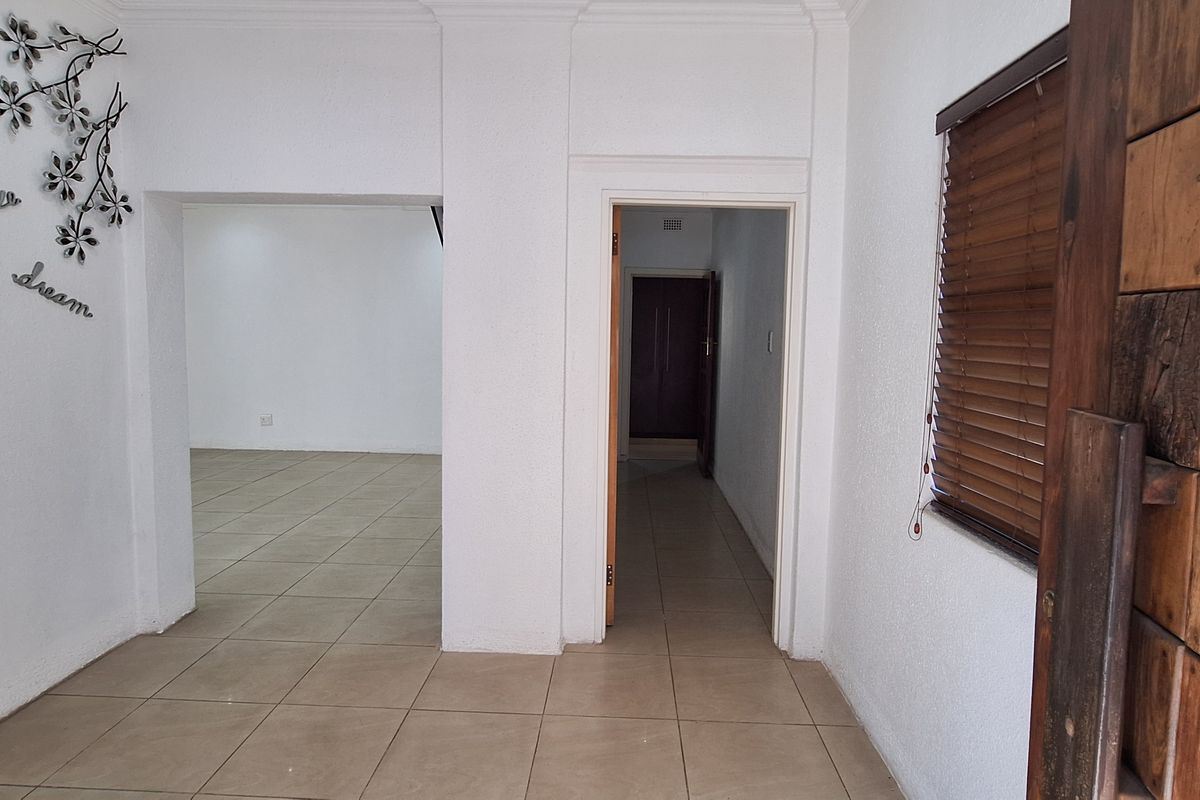 This Large Family house is situated in SW 5 Proper!!! - Photo 3