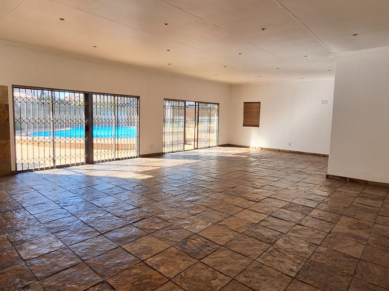 This Large Family house is situated in SW 5 Proper!!! - Photo 6