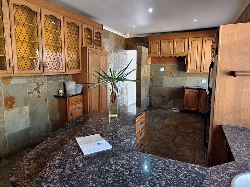 This Large Family house is situated in SW 5 Proper!!! - Photo 9