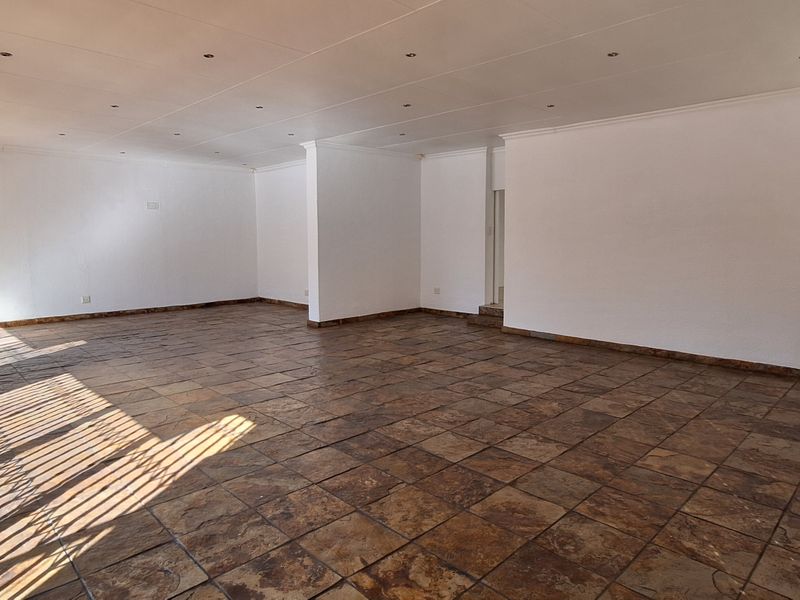 This Large Family house is situated in SW 5 Proper!!! - Photo 7