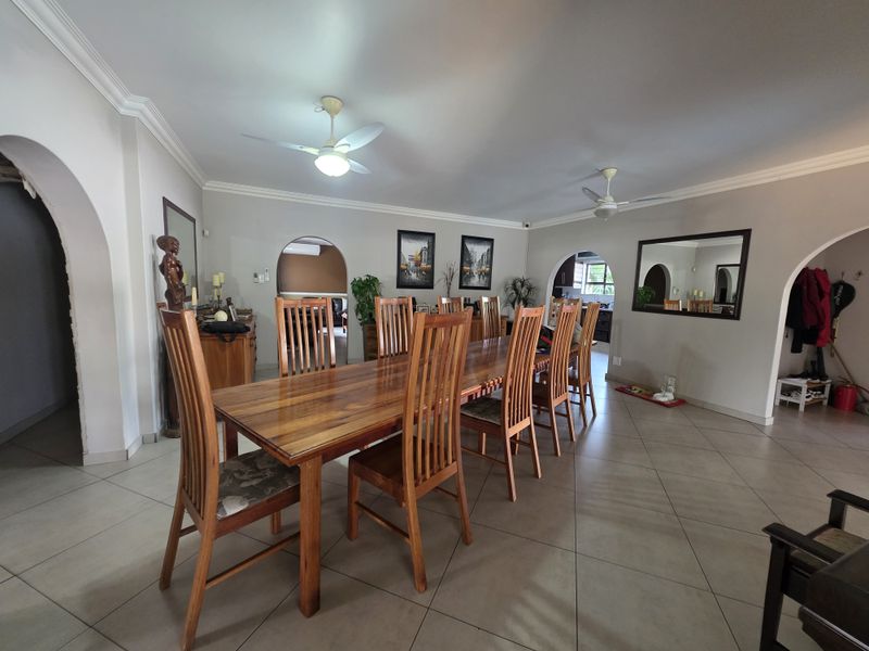 Distinguished Six-Bedroom Residence in Meer en see - Photo 9