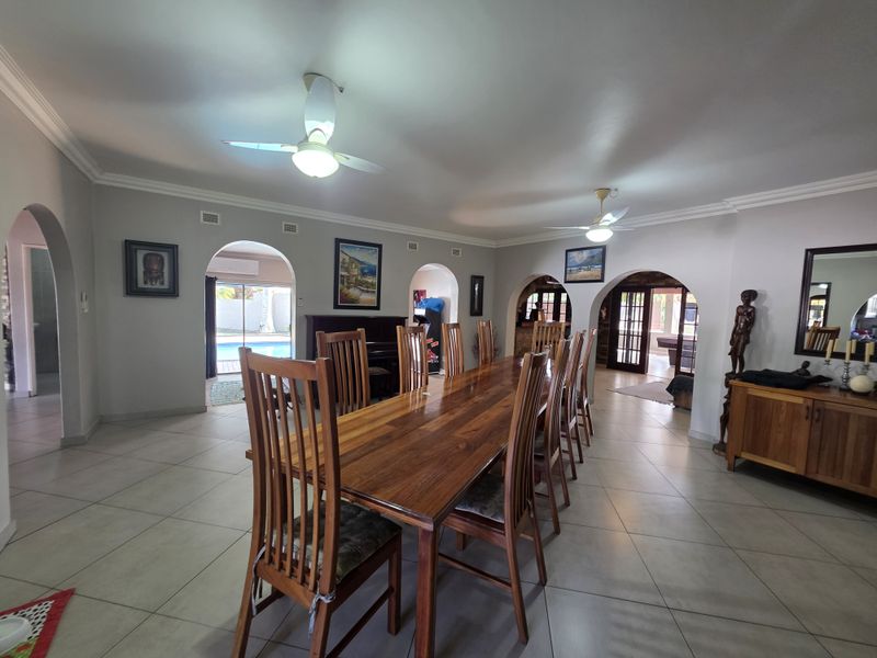 Distinguished Six-Bedroom Residence in Meer en see - Photo 7