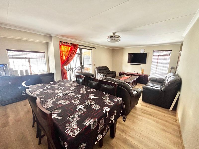 Your Dream Home Awaits – Move-In Ready Family Gem - Photo 4