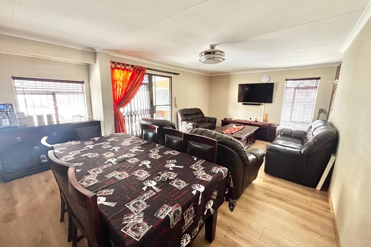 Your Dream Home Awaits – Move-In Ready Family Gem - Photo 4