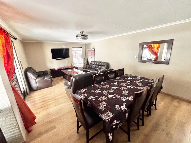 Your Dream Home Awaits – Move-In Ready Family Gem - Photo 5