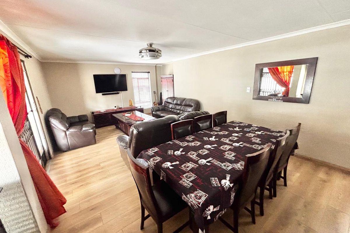 Your Dream Home Awaits – Move-In Ready Family Gem - Photo 5