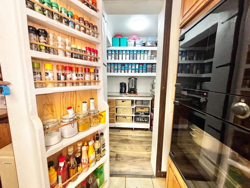 Your Dream Home Awaits – Move-In Ready Family Gem - Photo 10