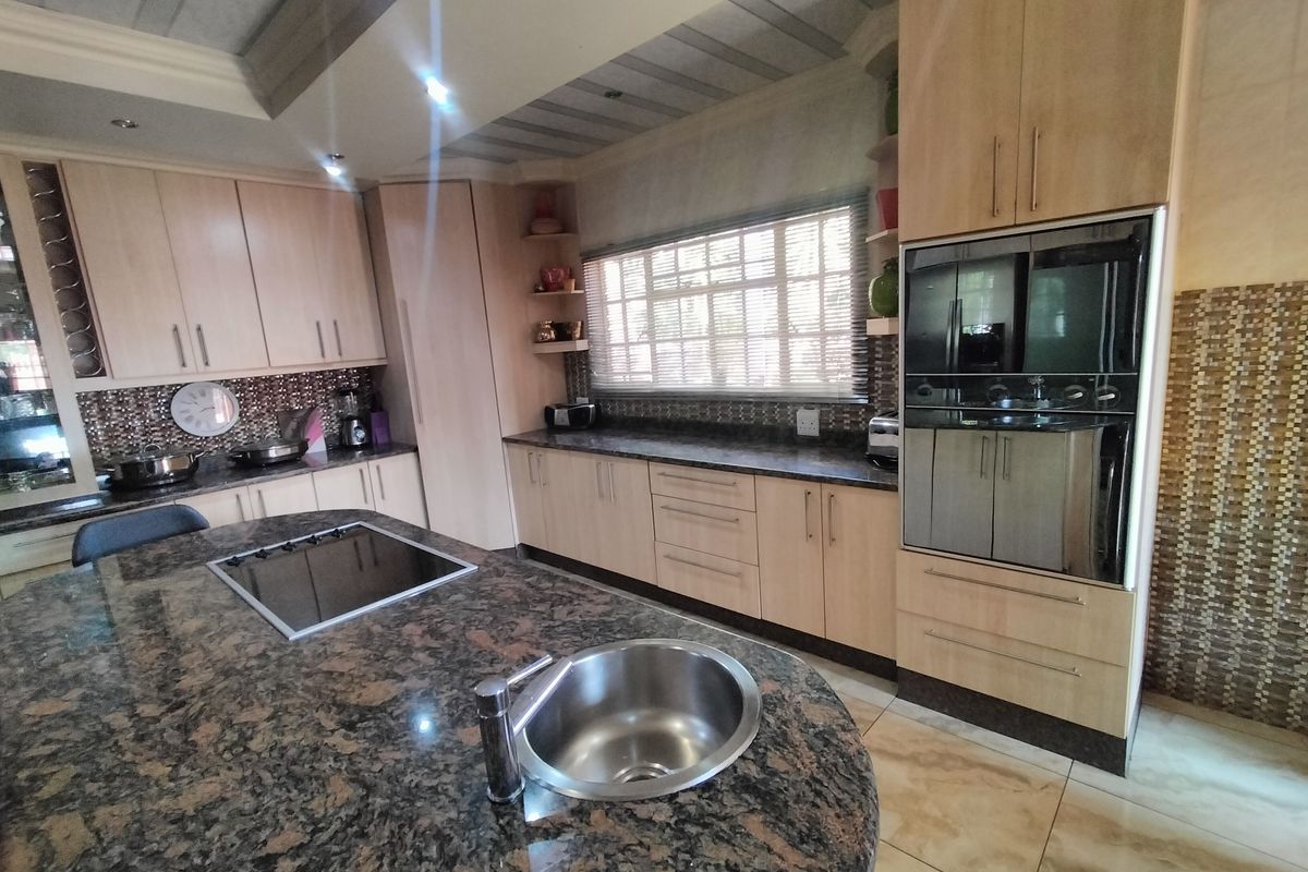 Modern Elegance and Comfort on large Erf – Ninapark - Photo 5