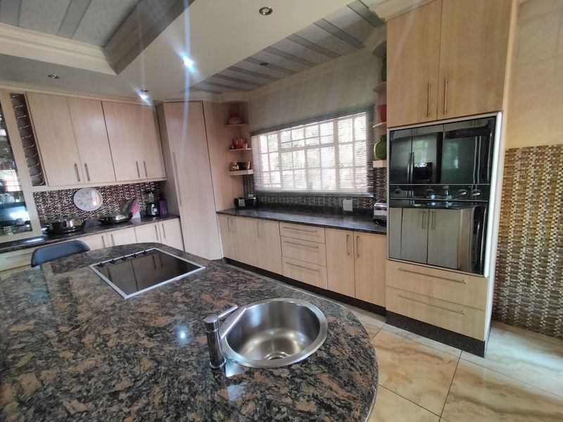 Modern Elegance and Comfort on large Erf – Ninapark - Photo 5