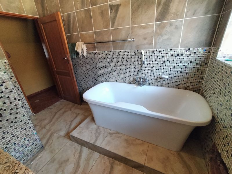 Modern Elegance and Comfort on large Erf – Ninapark - Photo 9