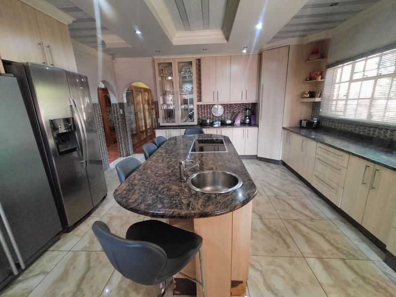 Modern Elegance and Comfort on large Erf – Ninapark - Photo 6