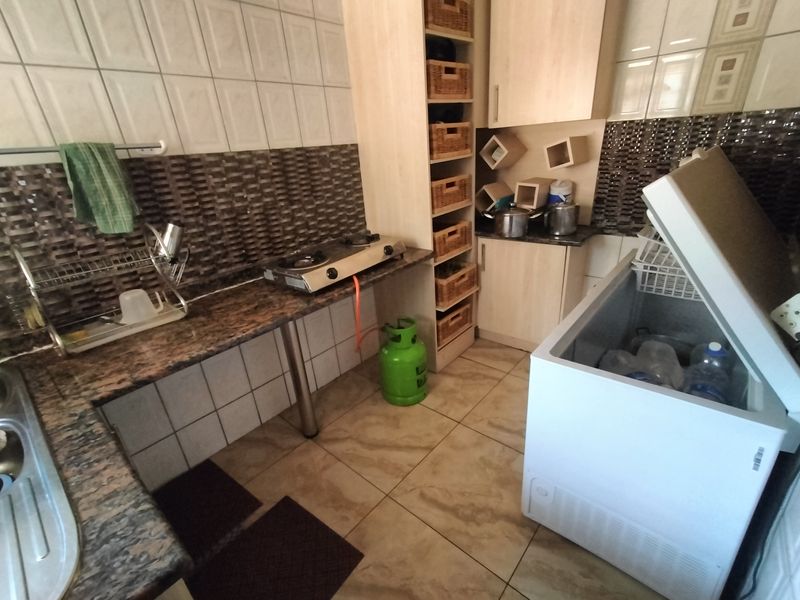 Modern Elegance and Comfort on large Erf – Ninapark - Photo 7