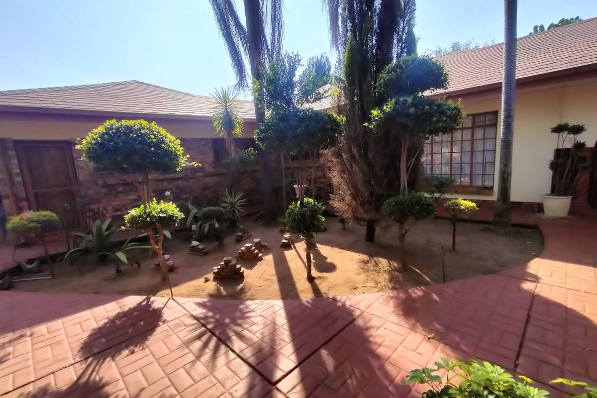 Modern Elegance and Comfort on large Erf – Ninapark - Photo 2