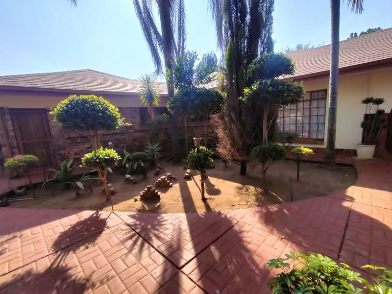 Modern Elegance and Comfort on large Erf – Ninapark - Photo 2