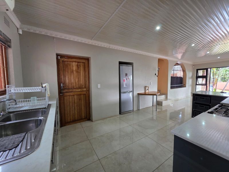 Beautiful 3 bedroom home - Photo 5