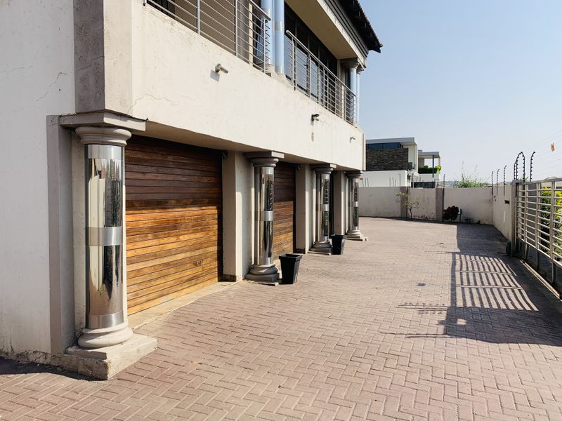 Modern Double-Storey Family Home in Aerorand - Space, Style & Luxury! - Photo 2