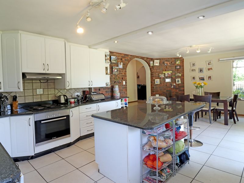 Spacious Family Home with Exceptional Potential in Boomed Paulshof Enclave - Photo 6