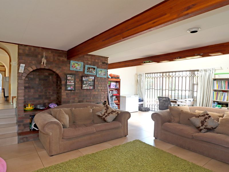 Spacious Family Home with Exceptional Potential in Boomed Paulshof Enclave - Photo 10