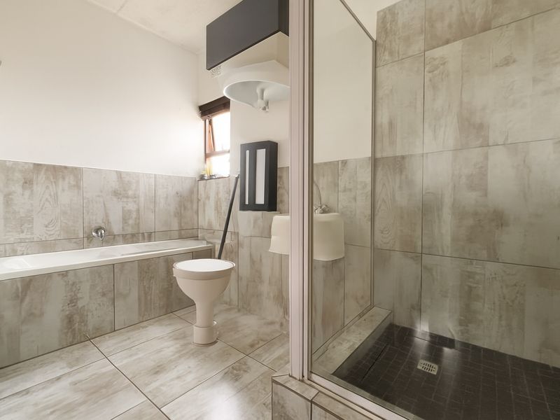 Modern 1-Bedroom Loft with Extended Loft Room in Sibaya Sands, Lonehill - Photo 10