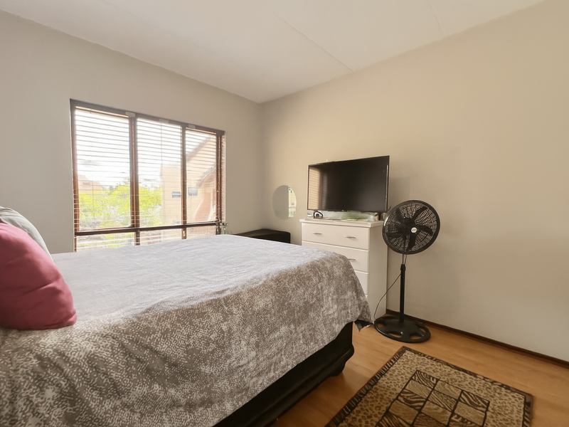 Modern 1-Bedroom Loft with Extended Loft Room in Sibaya Sands, Lonehill - Photo 9