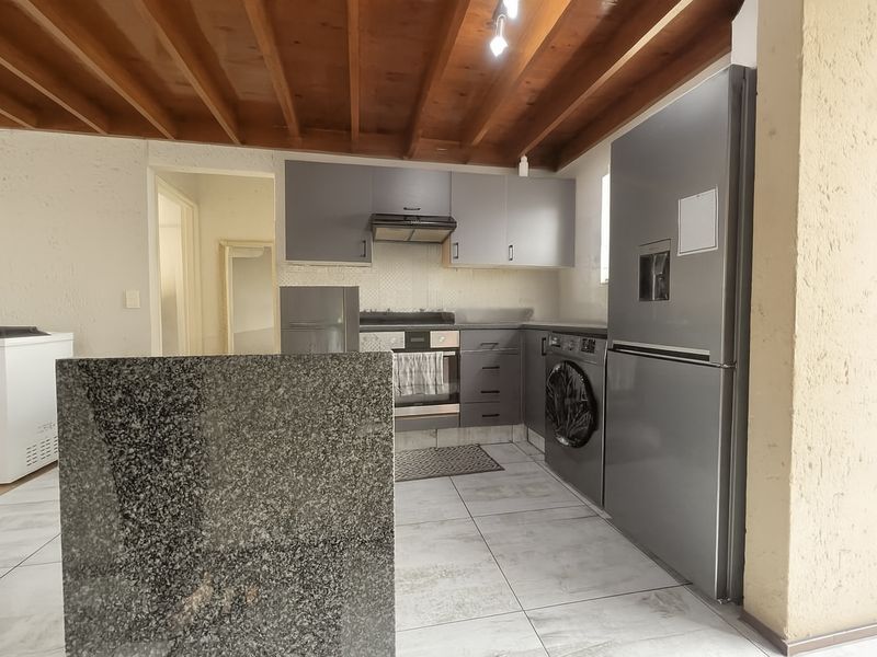 Modern 1-Bedroom Loft with Extended Loft Room in Sibaya Sands, Lonehill - Photo 3