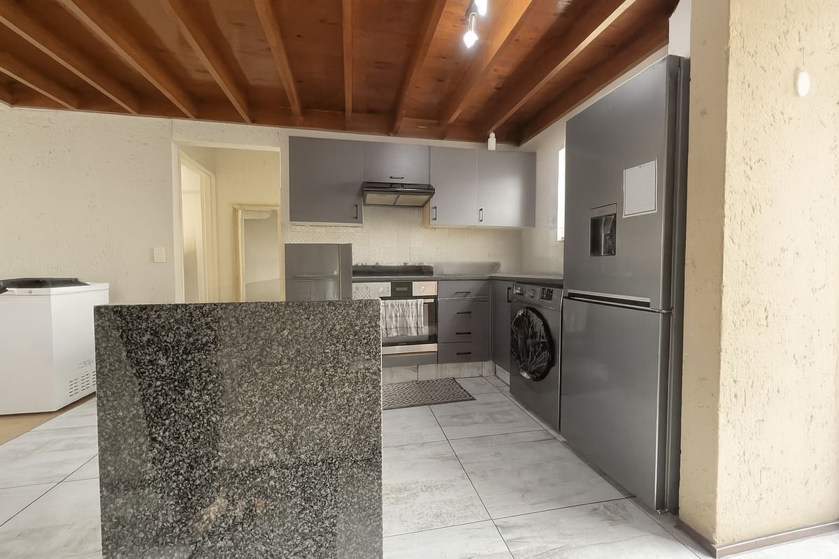 Modern 1-Bedroom Loft with Extended Loft Room in Sibaya Sands, Lonehill - Photo 3
