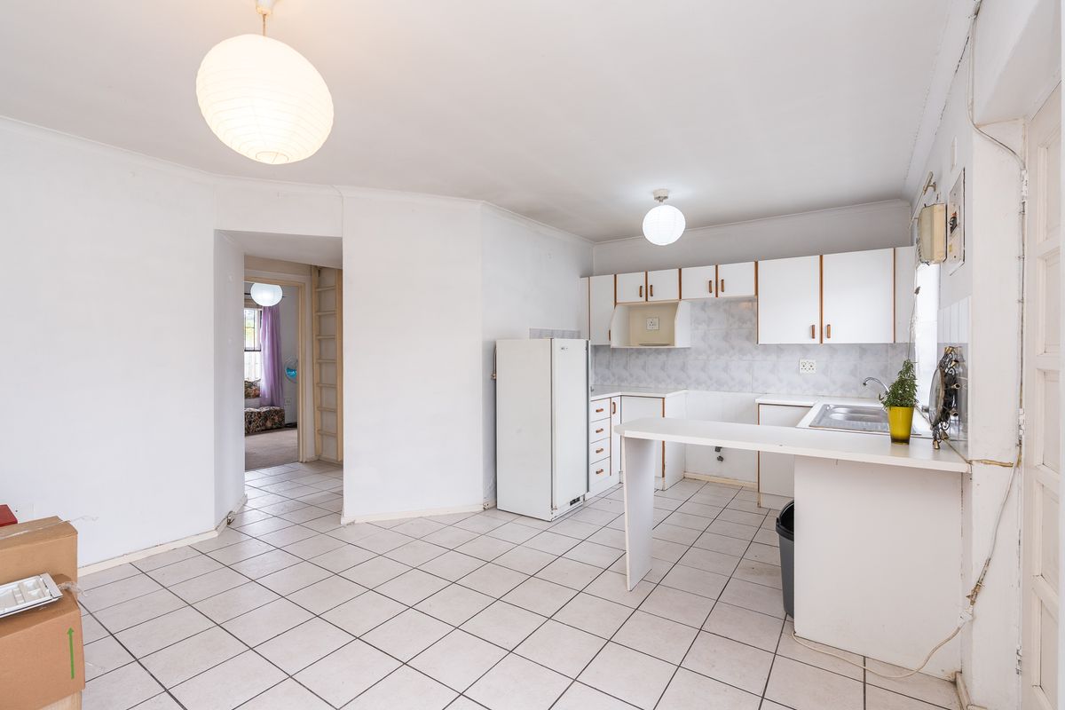 Two Bedroom Cottage For Sale - Photo 4