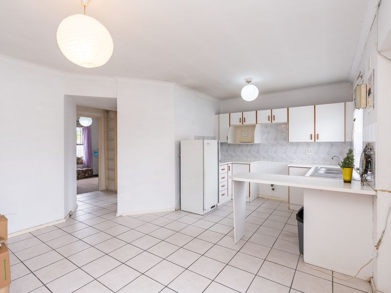 Two Bedroom Cottage For Sale - Photo 4