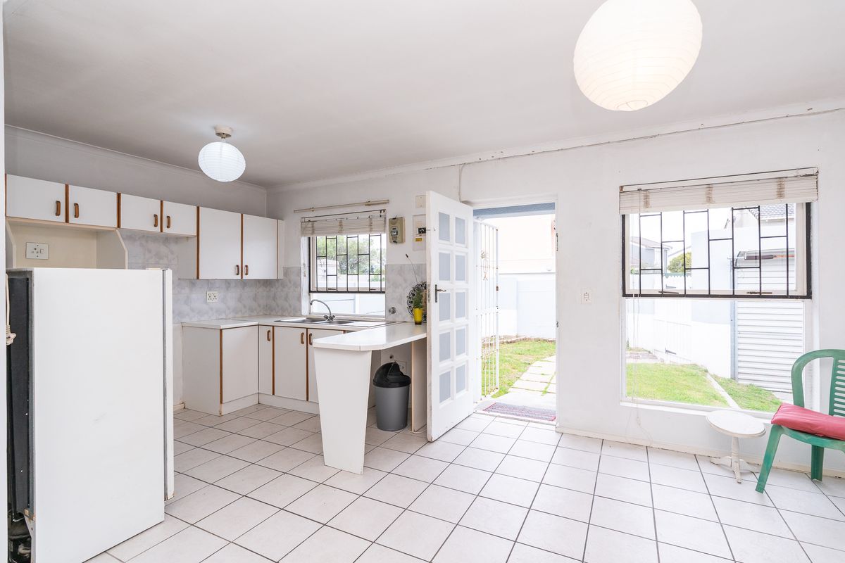 Two Bedroom Cottage For Sale - Photo 5