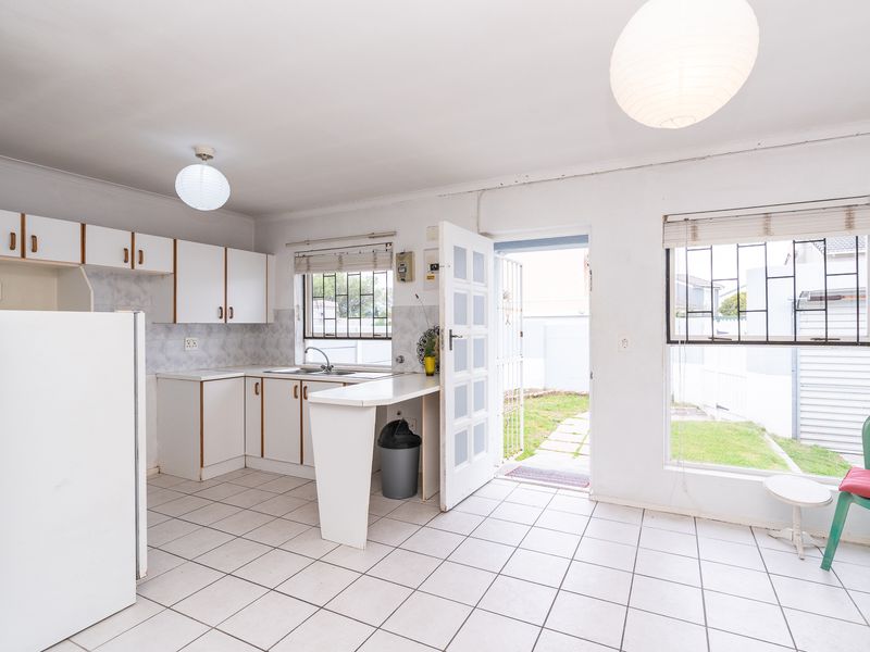 Two Bedroom Cottage For Sale - Photo 5