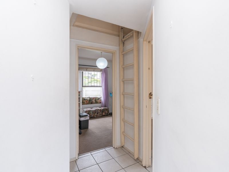 Two Bedroom Cottage For Sale - Photo 10