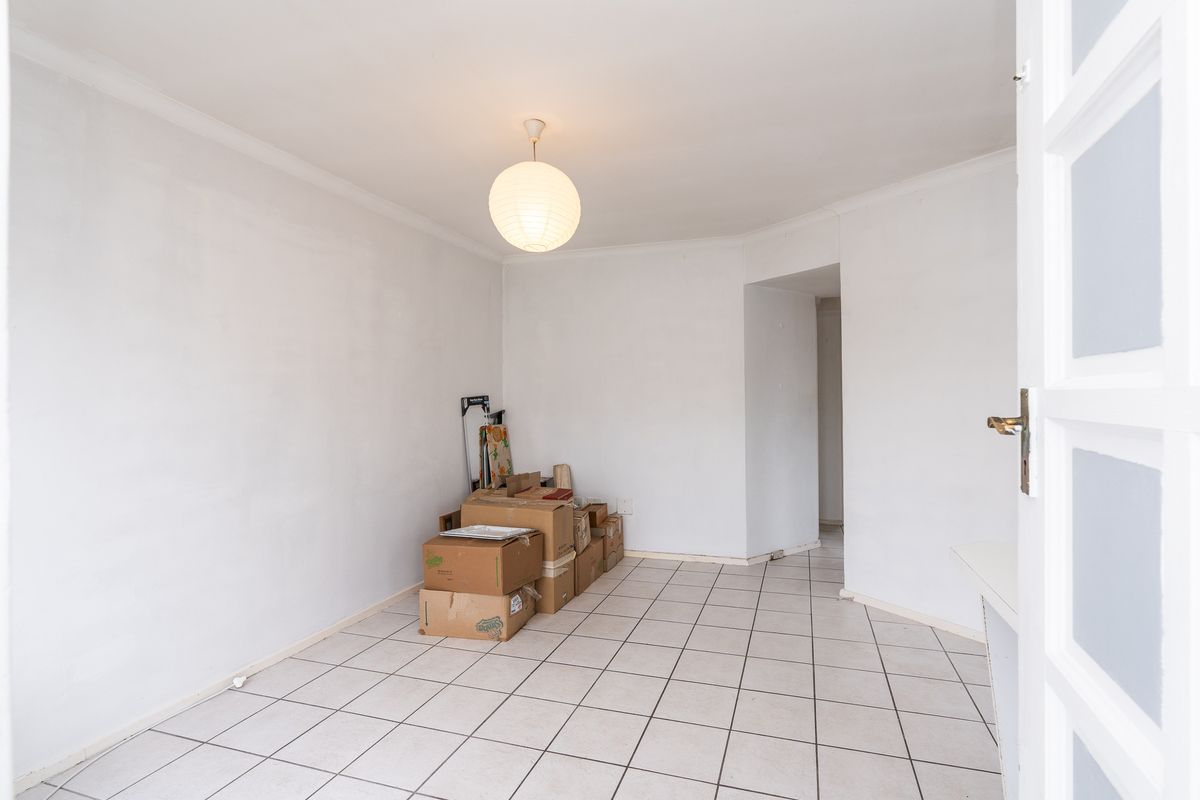 Two Bedroom Cottage For Sale - Photo 3