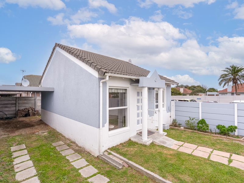 Two Bedroom Cottage For Sale - Photo 2