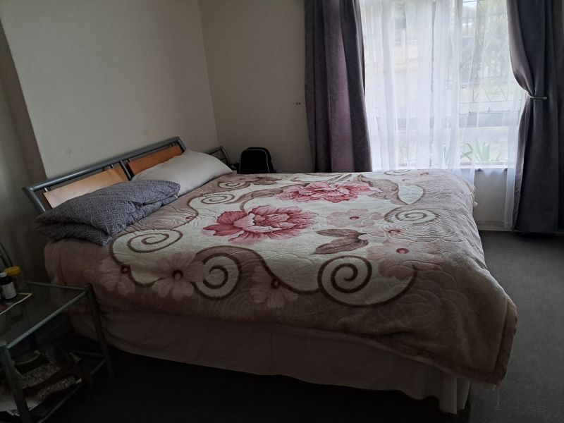 Spacious Double-Storey Family Home - Photo 10