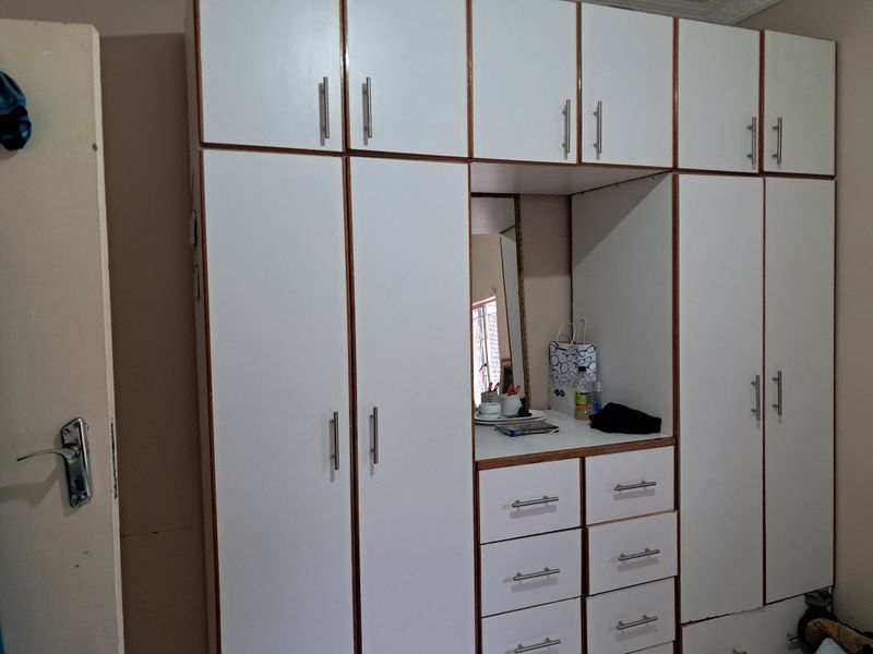 Spacious Double-Storey Family Home - Photo 9