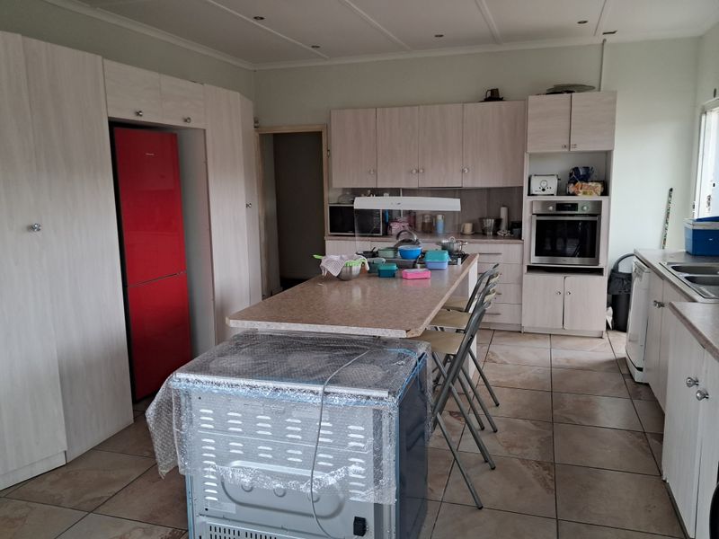 Spacious Double-Storey Family Home - Photo 7