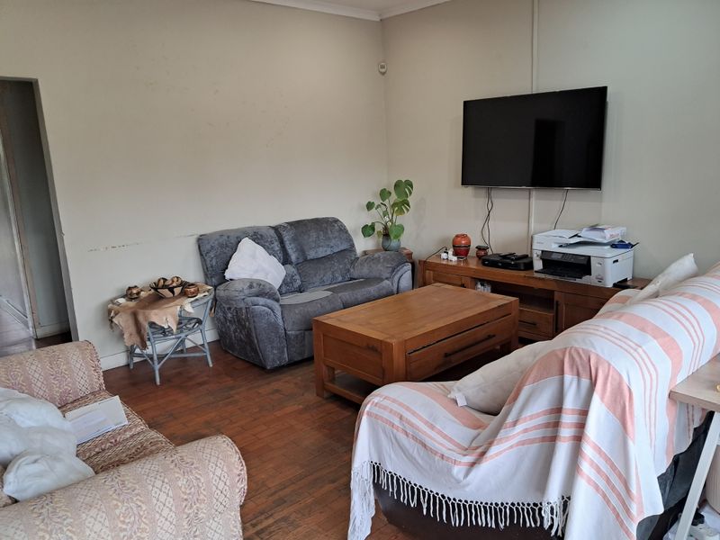 Spacious Double-Storey Family Home - Photo 2